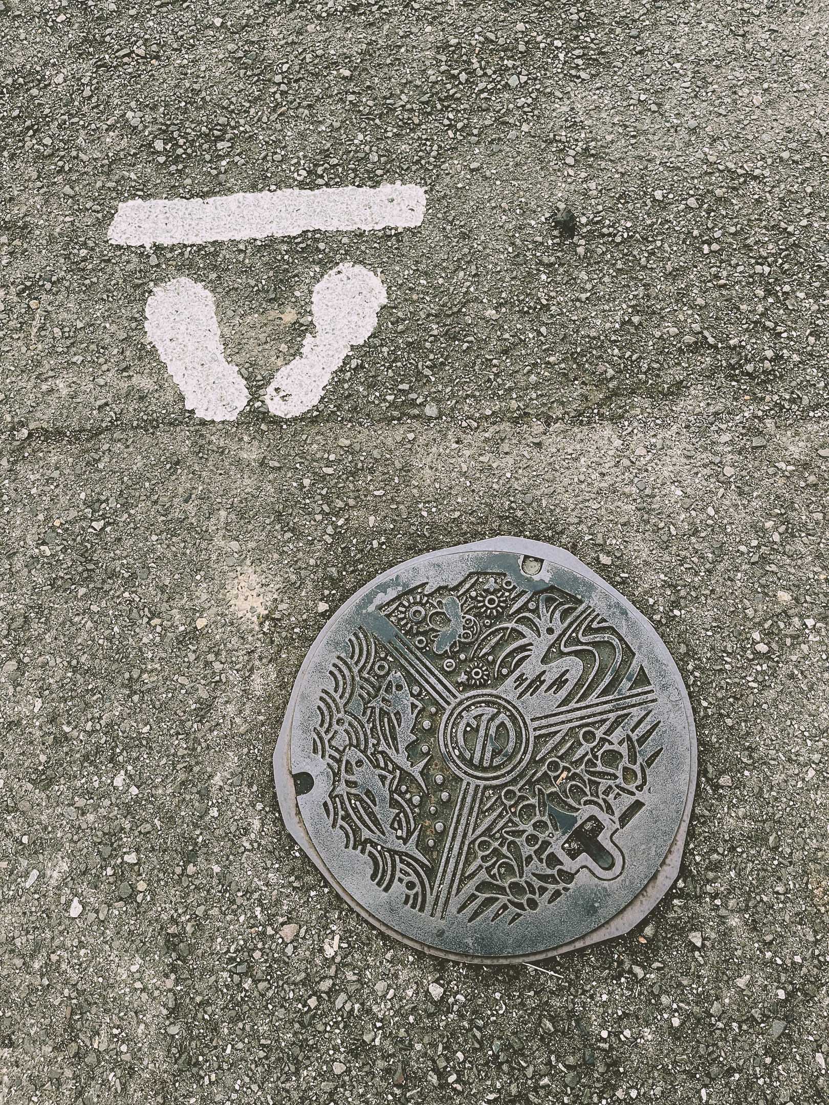 徳島県海陽町の町並み（マンホール）